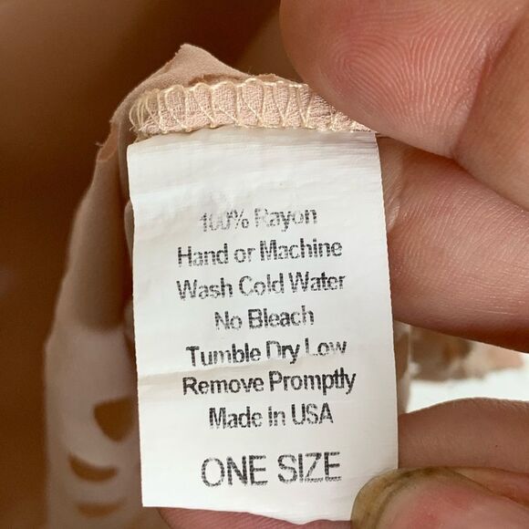 Brandy Melville Scallop Hem Laser Cutout Scoop Tank Top Blush Pink One Size - Picture 4 of 5